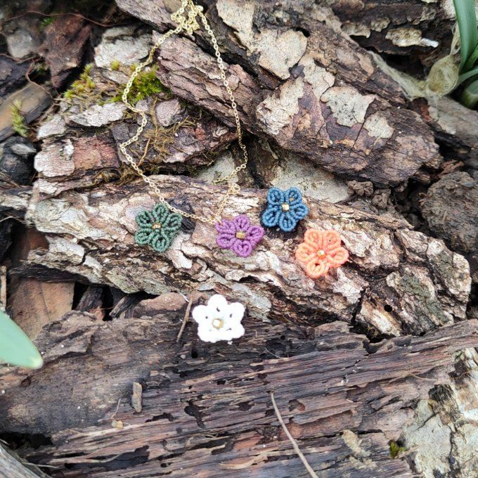 Collier mini fleur